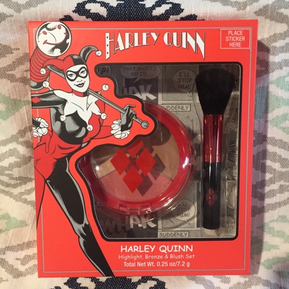 DC Comics Other - NEW Harley Quinn Highlighter Bronze Blush Set